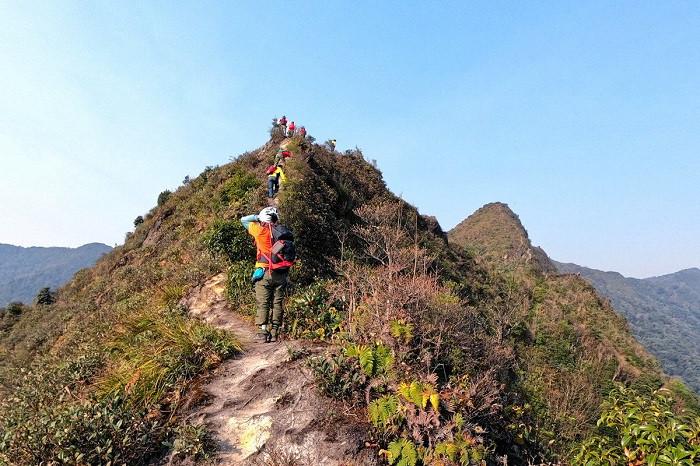 cung đường chinh phục sống lưng khủng long