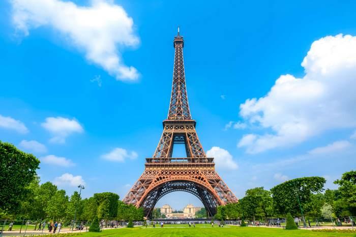  Tháp Eiffel – Biểu tượng của thủ đô Paris nước Pháp