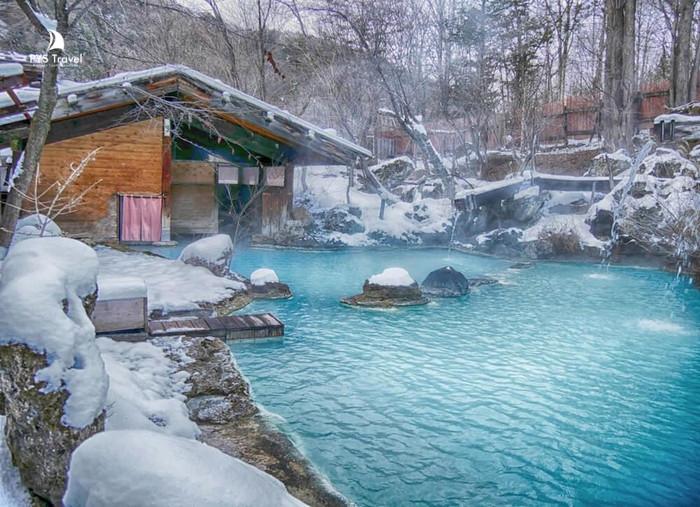 tắm suối nước khoáng nóng tự nhiên onsen