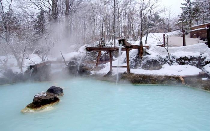 tắm suối nước khoáng nóng tự nhiên onsen