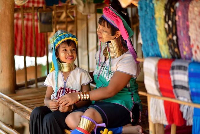 Ghé thăm làng dân tộc cổ dài trong tour Chiang Rai Thái Lan dịp tết âm lịch 