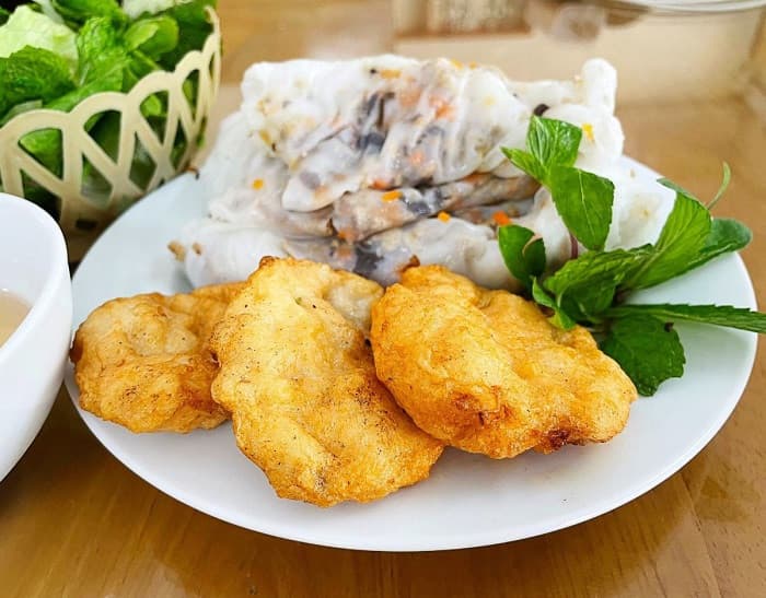 bánh cuốn chả mực - hạ long