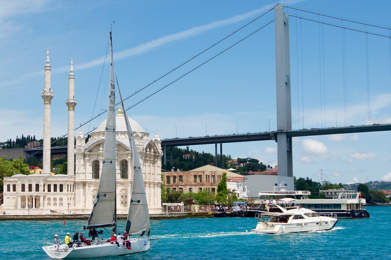 du ngoạn trên eo biển Bosphorus