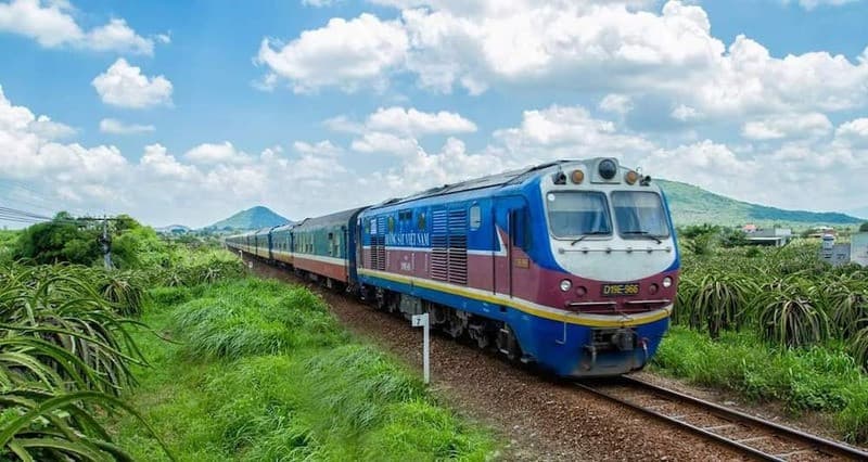 Tàu hỏa cũng là lựa chọn của nhiều du khách 