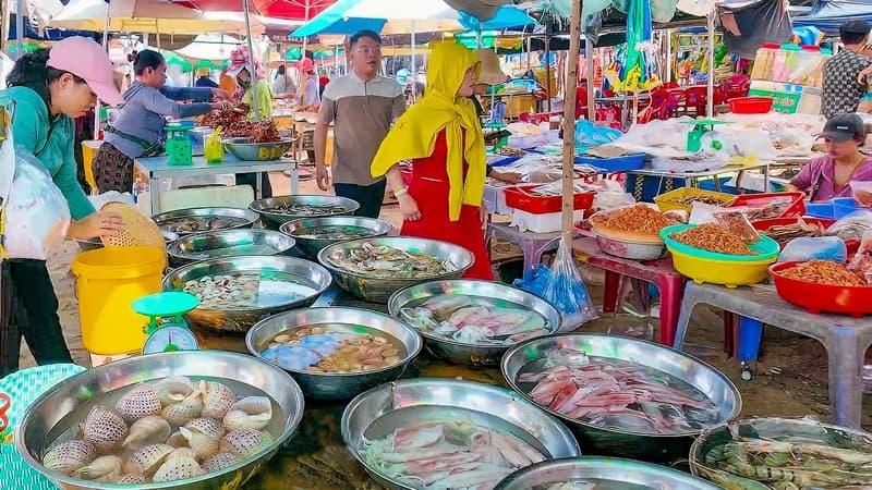 Chợ hải sản Cam Bình