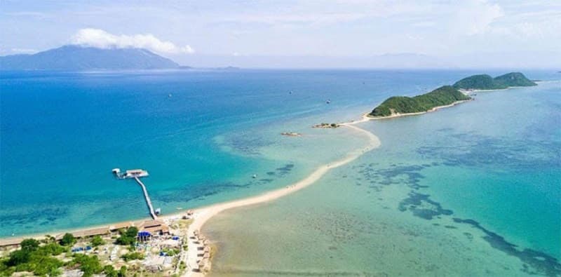 con đường giữa biển