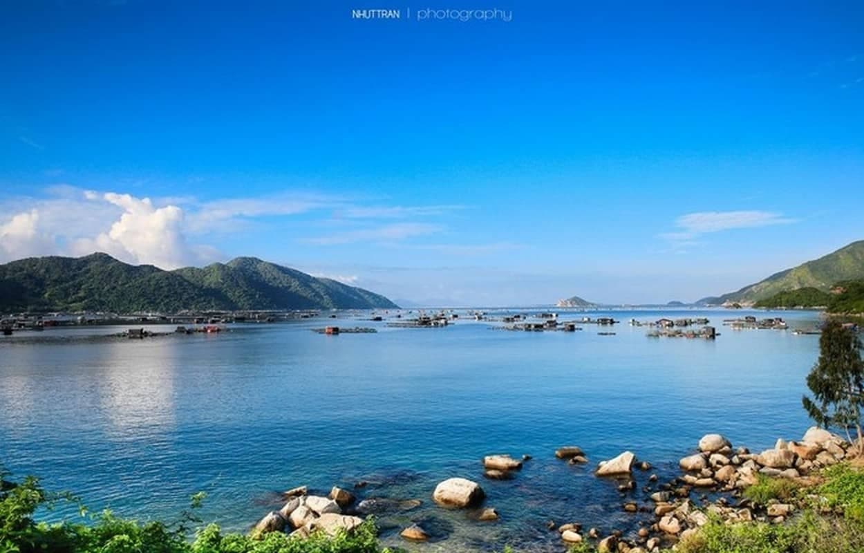 Vịnh biển với vẻ đẹp hoang sơ