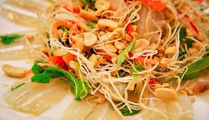 thưởng thức gỏi cá mai