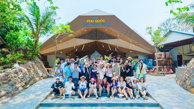 Đoàn khách PYS Travel check in tại Phú Quốc