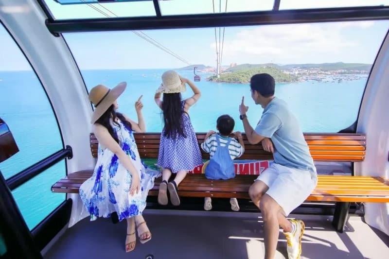 Cáp treo vượt biển tới Hòn Thơm