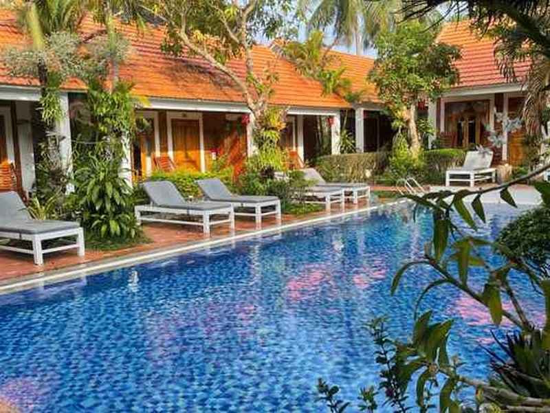 little garden bungalow