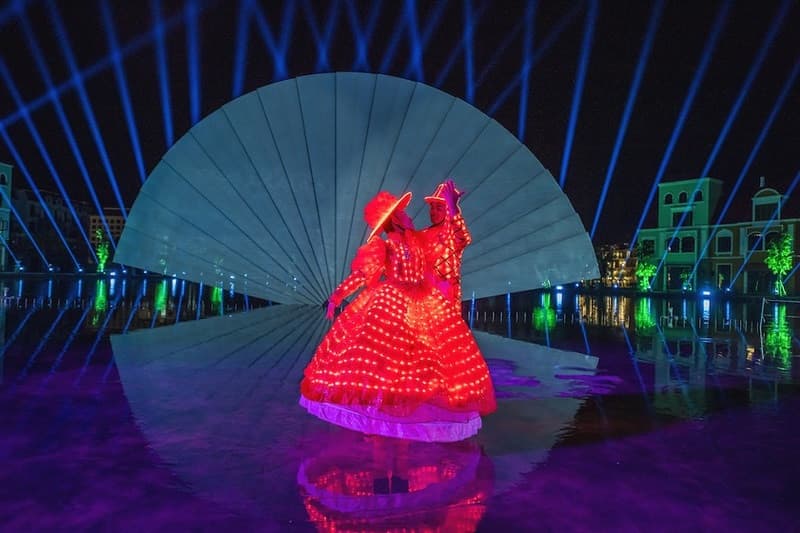 show diễn grand world