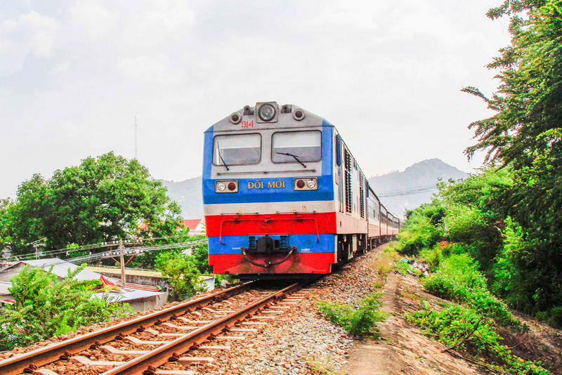 di chuyển bằng tàu hỏa