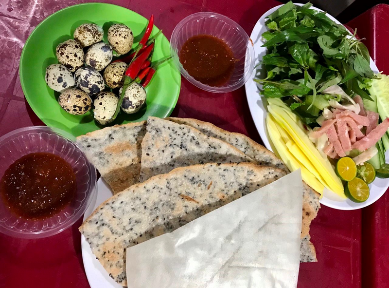 bánh tráng chấm mắm ruốc