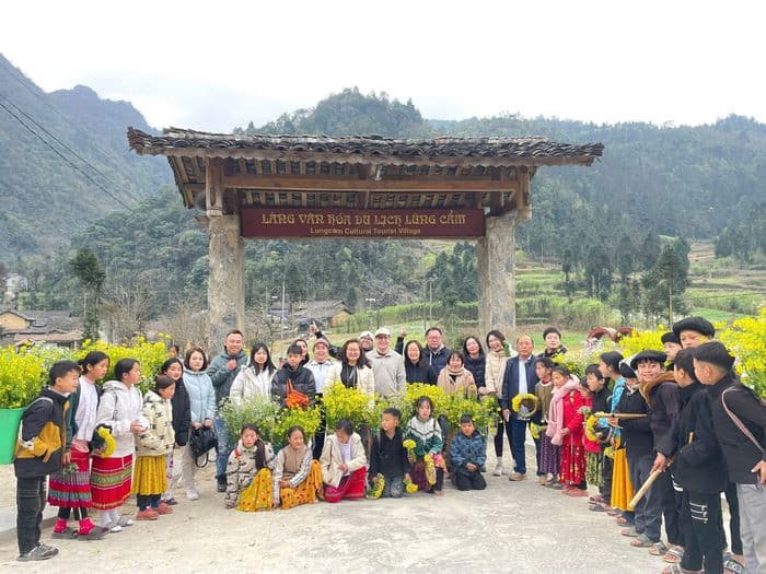 Tham quan Làng Văn hóa Du lịch Lũng Cẩm Hà Giang 