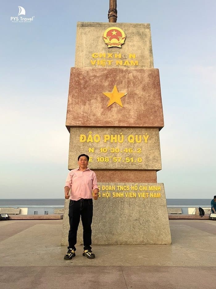 Cột mốc chủ quyền trên đảo Phú Quý