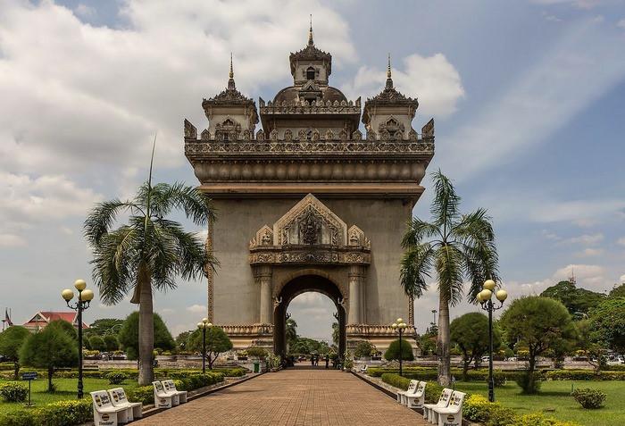 Tượng đài chiến thắng Patuxay