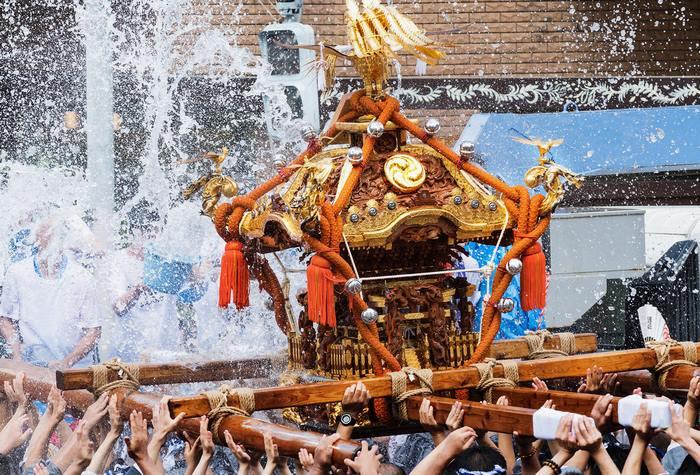 Lễ hội té nước Fukagawa Hachiman Matsuri nhật bản