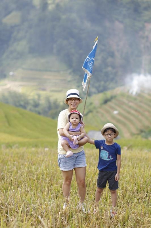 Đầu tiên quả thực cũng hơi lo lắng khi 1 mẹ, 2 con mà con bé tí teo nhưng đúng là chuyến đi thành công không tưởng.